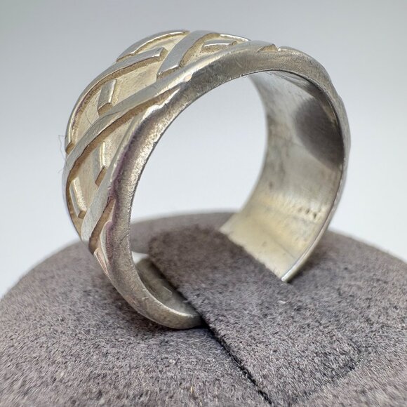 VTG Sterling Silver 925 Interlocking Knot Design Textured Band Ring Size 8.25 - Picture 4 of 11